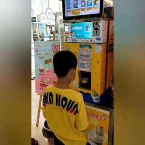 One plus one supermarket activities use HM116T vending ice cream machine